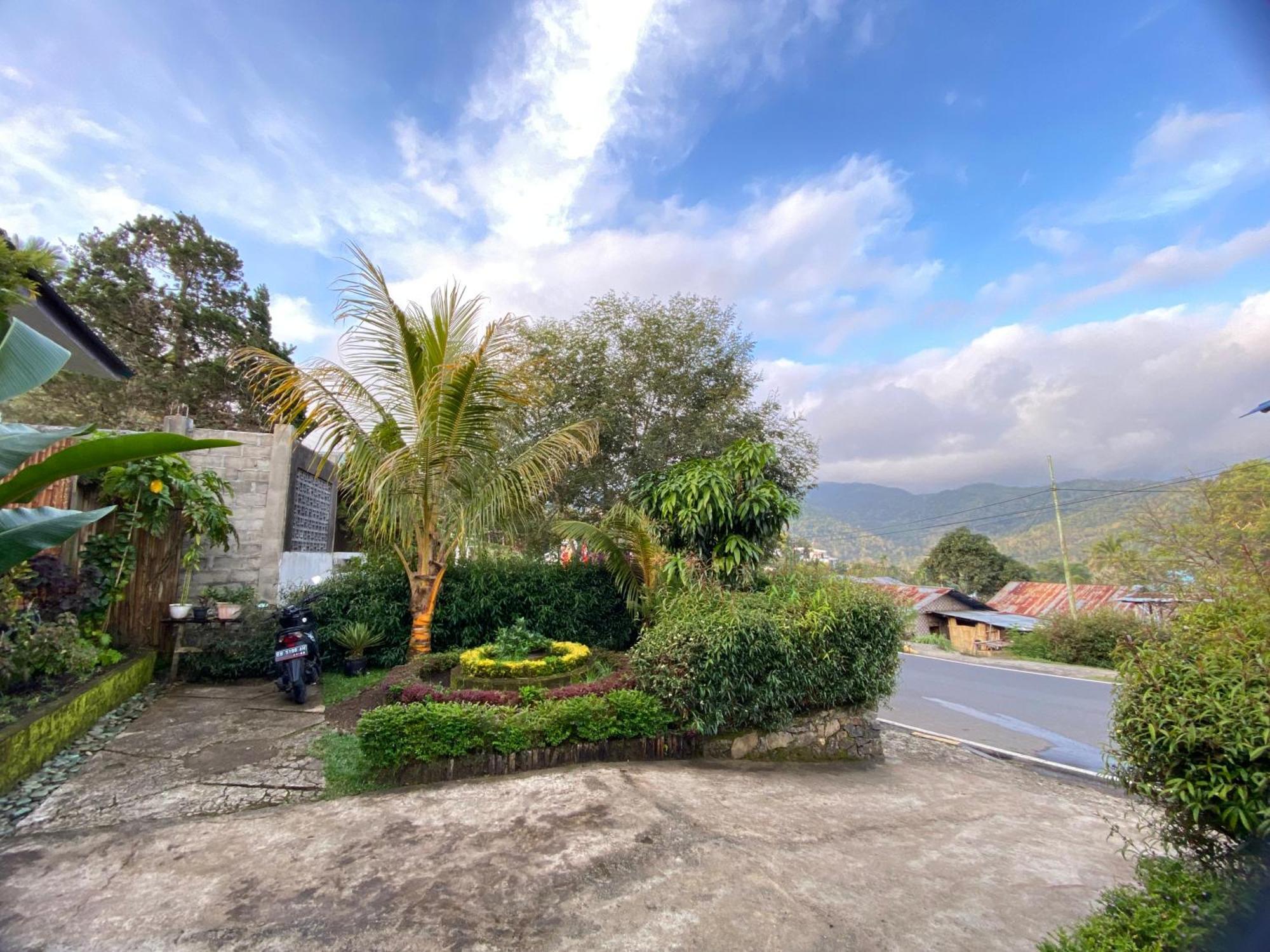 Mahoni Guest House Kelimutu Exterior photo
