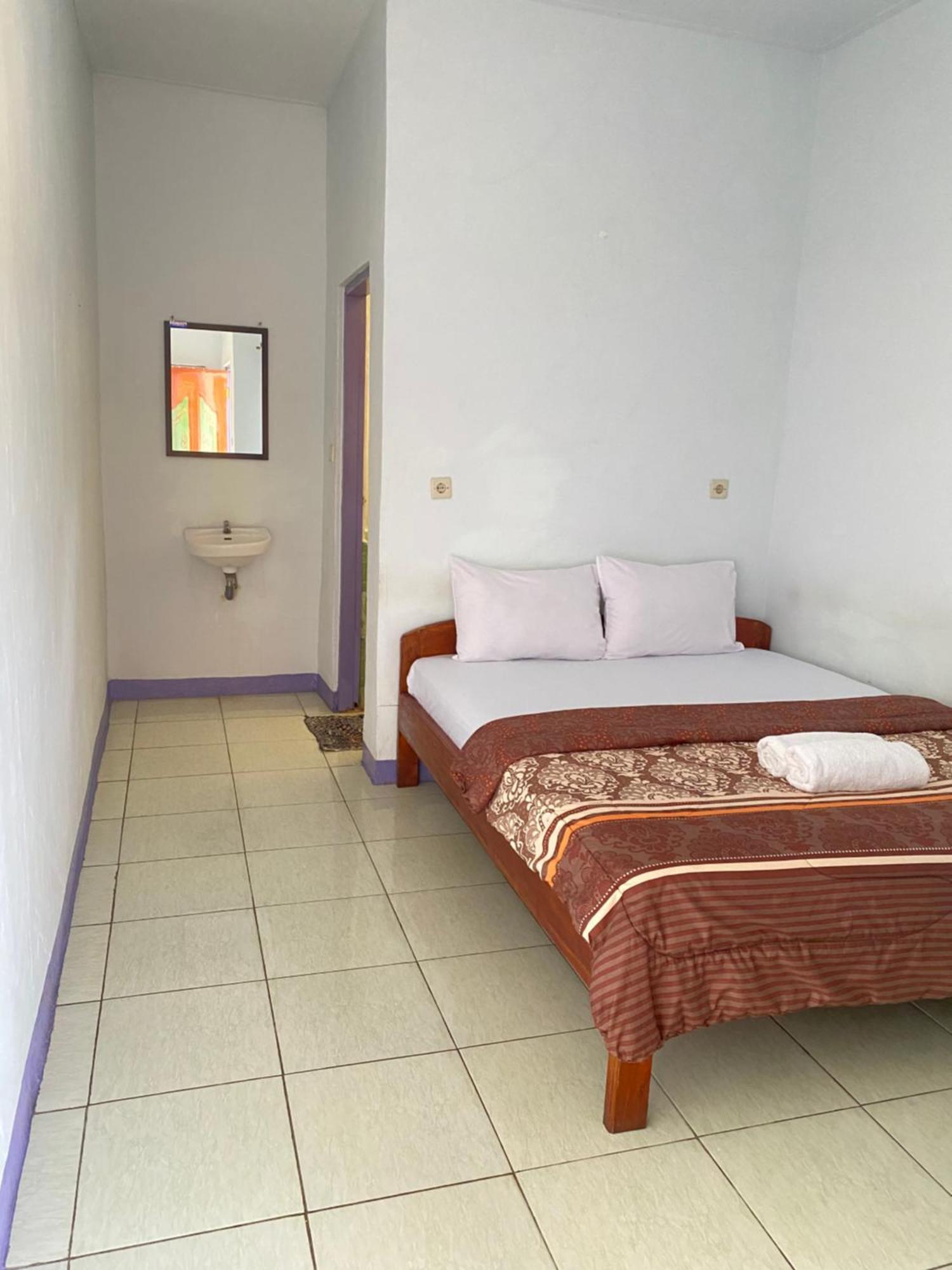 Mahoni Guest House Kelimutu Exterior photo