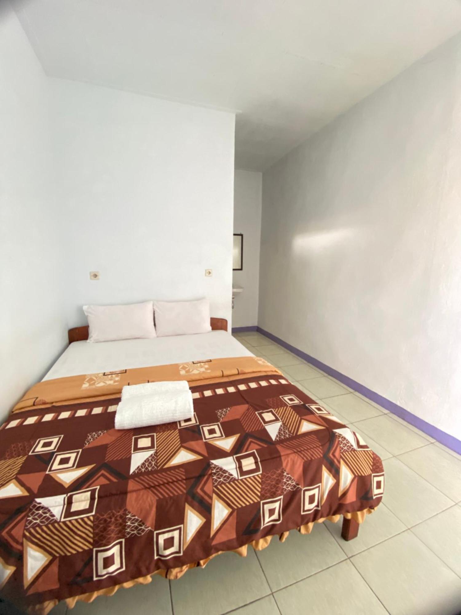Mahoni Guest House Kelimutu Exterior photo