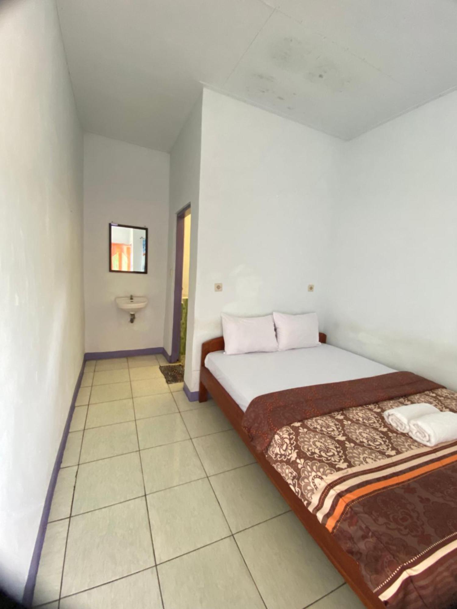 Mahoni Guest House Kelimutu Exterior photo