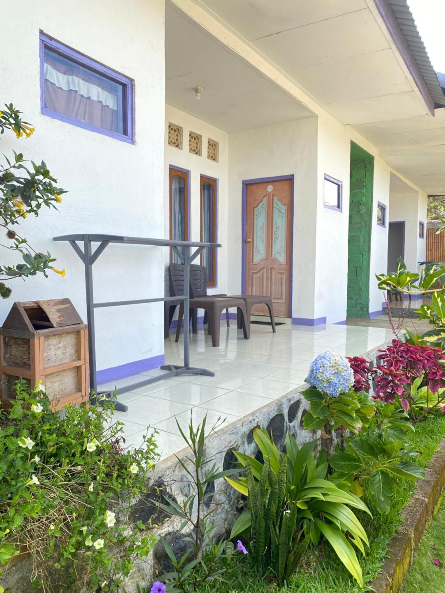 Mahoni Guest House Kelimutu Exterior photo